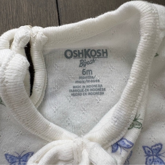 3/$20🌟 OshKosh B’gosh Butterfly Print Onesie, 6M - Picture 3 of 6